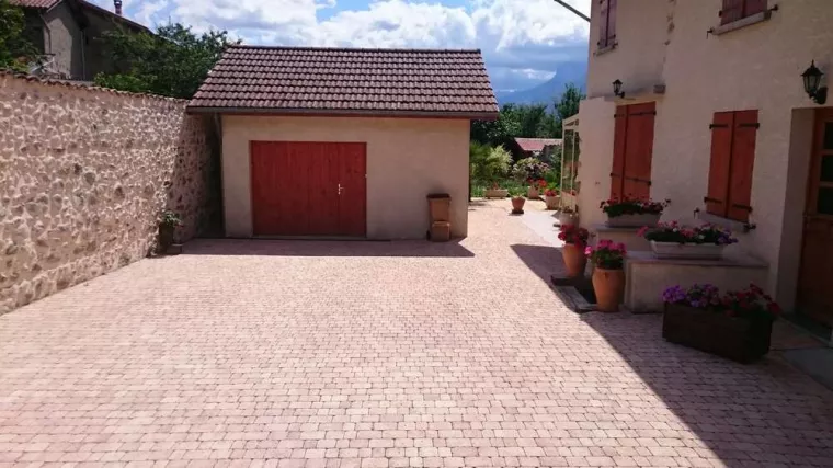 Simplifiez l’accès à votre extérieur avec la création d’allées, Échirolles, Eden Parc Paysage