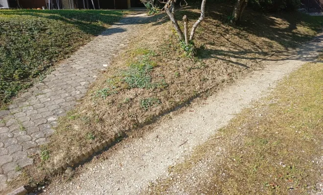 Création d'une allée en pavés - avant
