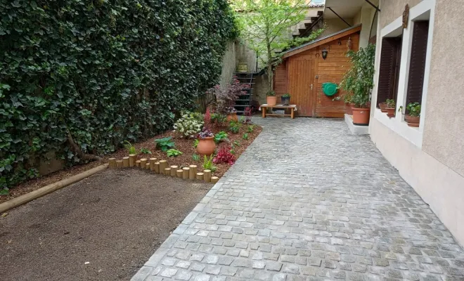 Création allée en pavés pierre, Vaulnavey, Eden parc paysage